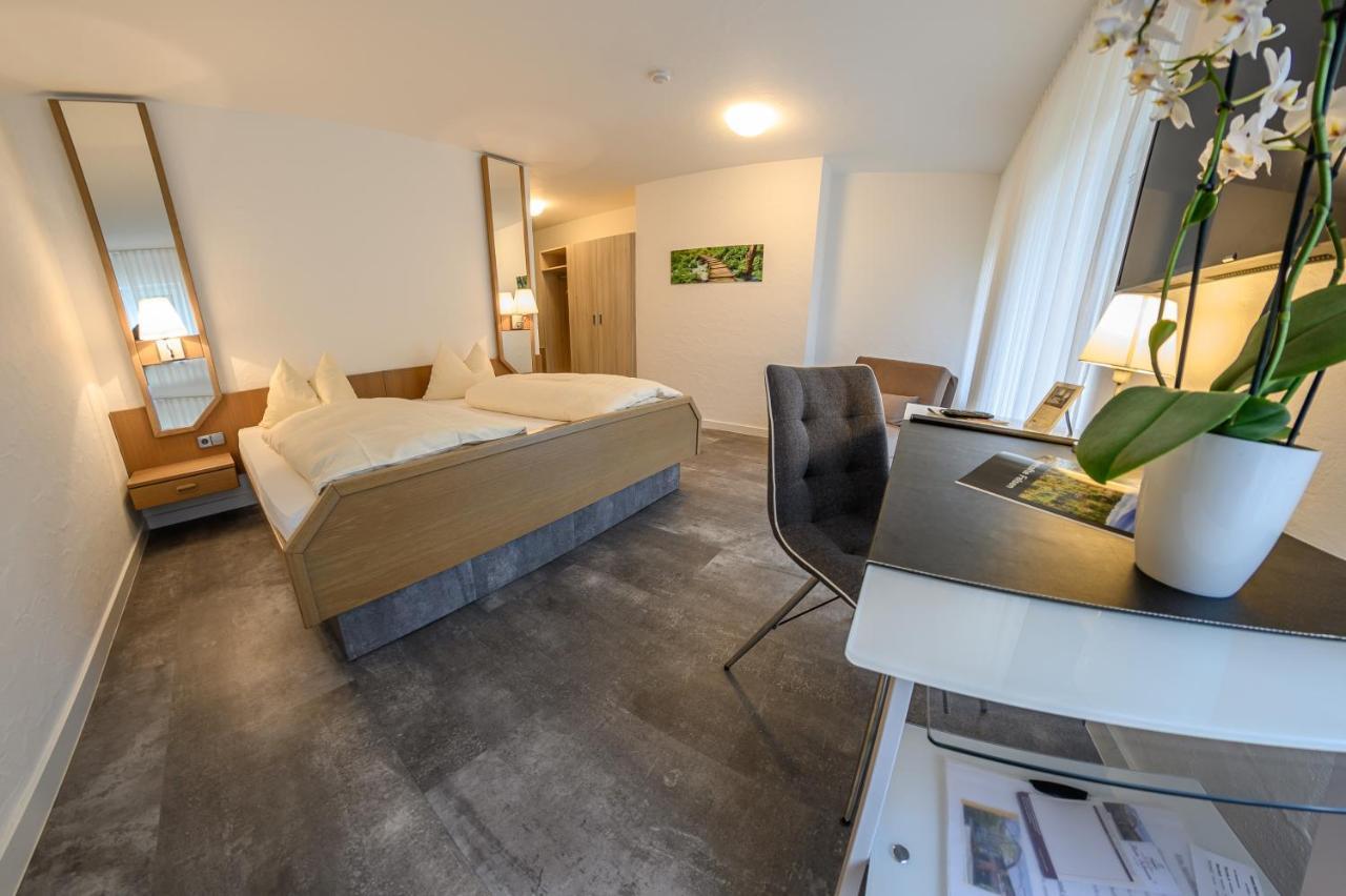 Hotel- Restaurant Zum Schwan Waldfischbach-Burgalben Zewnętrze zdjęcie