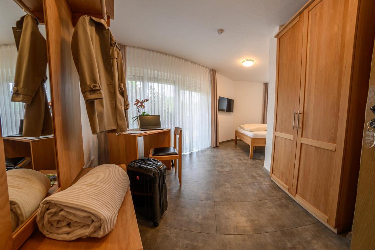 Hotel- Restaurant Zum Schwan Waldfischbach-Burgalben Zewnętrze zdjęcie