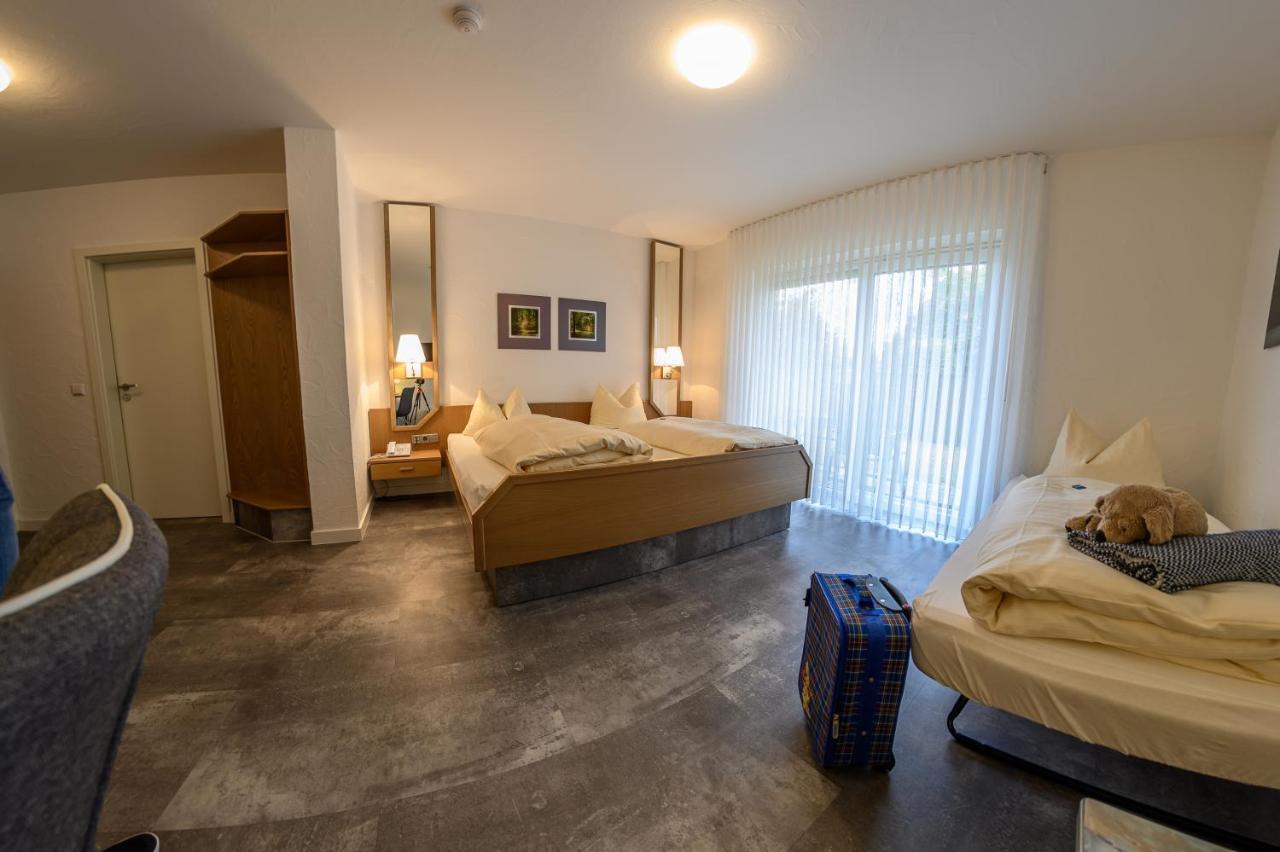 Hotel- Restaurant Zum Schwan Waldfischbach-Burgalben Zewnętrze zdjęcie