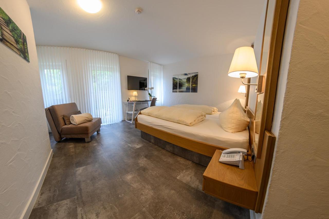 Hotel- Restaurant Zum Schwan Waldfischbach-Burgalben Zewnętrze zdjęcie